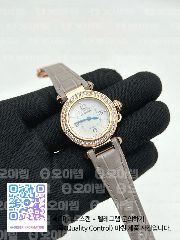 AF공장 까르띠에 파샤 30mm 로즈골드금통 화이트다이얼 다이아몬드베젤 화이트가죽스트랩 Pasha 30mm RG AF 1:1 Best Edition White Textured Dial Diamonds Bezel on Gray Leather Strap Jaq Quartz 출고 전 실물 검수사진 2