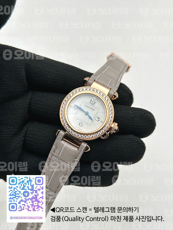 AF공장 까르띠에 파샤 30mm 로즈골드금통 화이트다이얼 다이아몬드베젤 화이트가죽스트랩 Pasha 30mm RG AF 1:1 Best Edition White Textured Dial Diamonds Bezel on Gray Leather Strap Jaq Quartz 출고 전 실물 검수사진 3